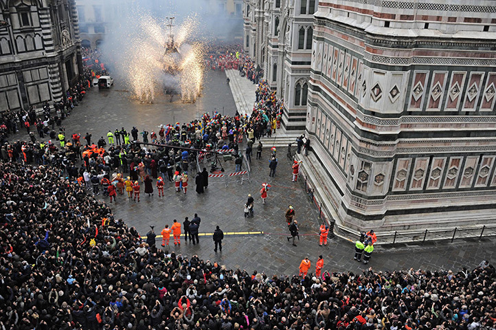 Easter Sunday: People watch the traditional Explosion of the Cart
