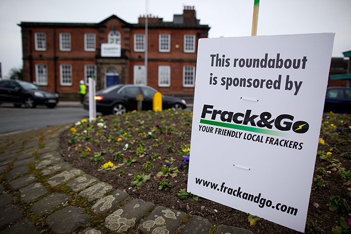 Greenpeace : shale gas fracking protest Tatton constituency in Knutsford