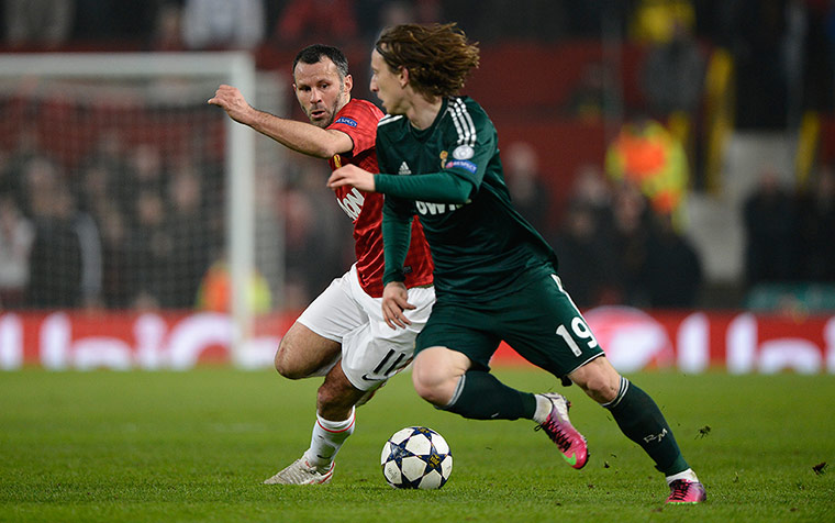 Man Utd v Real Madrid: Ryan Giggs twists Luka Modric inside out