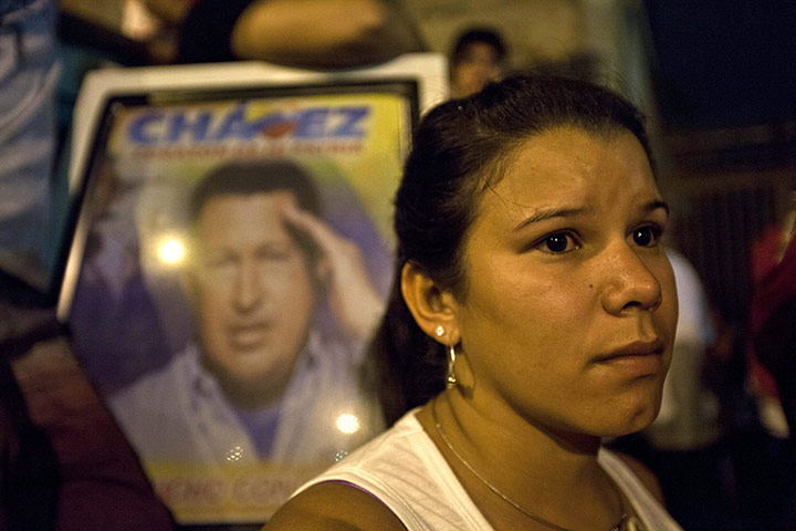 24 hours in pictures: President Chavez followers mourn his death