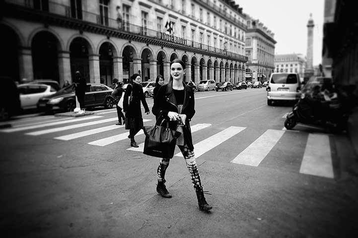 Paris fashion in B&W: A model makes her way between shows