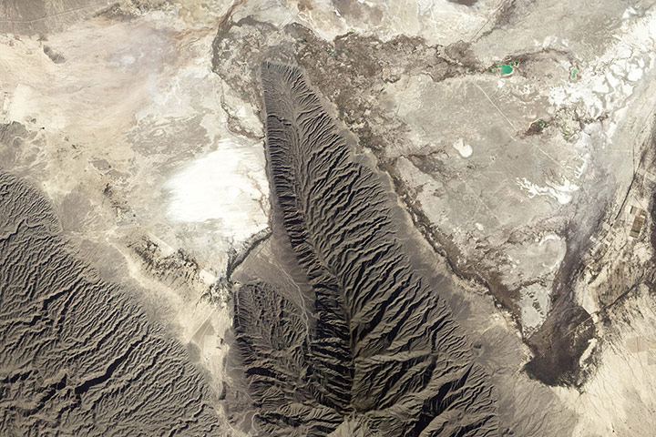 Satellite Eye on Earth: Gypsum on Earth and Mars