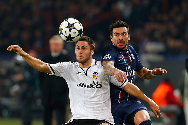 Wed champions league: PSG's Ezequiel Lavezzi and Valencia's Sofiane Feghouli 