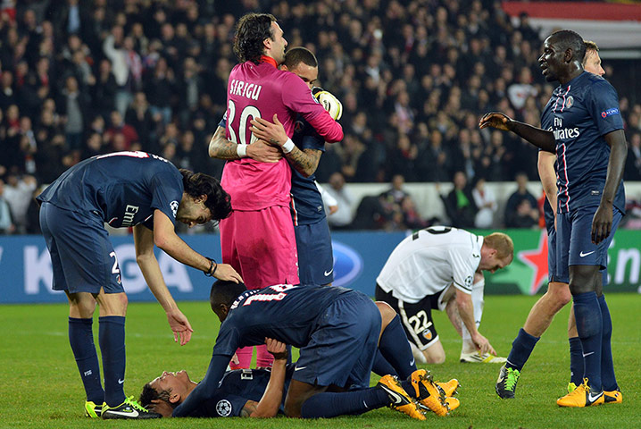 Wed champions league: Paris Saint-Germain's players celebrate