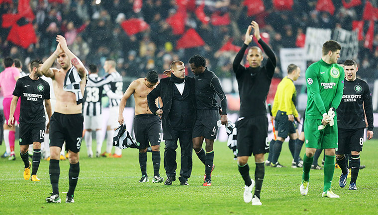 Wed champions league: Celtic players applaud their fans