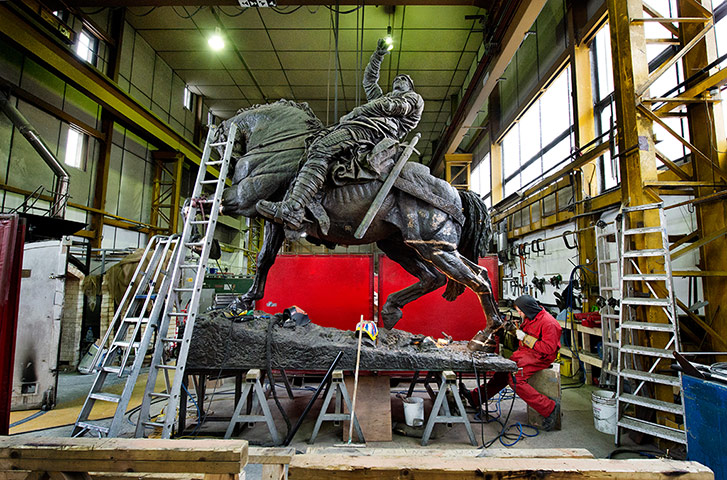 20 Photos: Restoration of a bronze of Hugh Lupus by GF Watts
