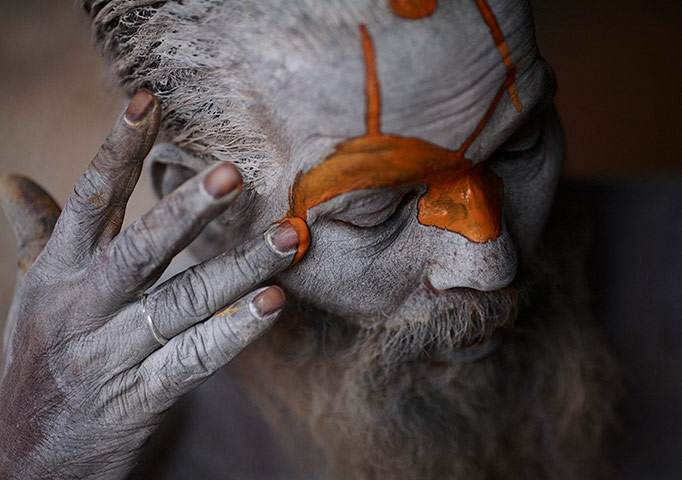 20 Photos: Hindu sadhu at his ashram at Pashupatinath Temple in Kathmandu