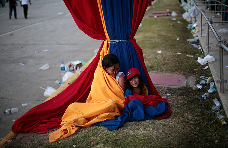 20 Photos: Supporters of Venezuela's late president Hugo Chávez keep themselves warm