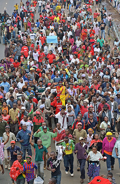 Thousands of supporters of Uhuru Kenyatta take to the streets of Kenya in celebration