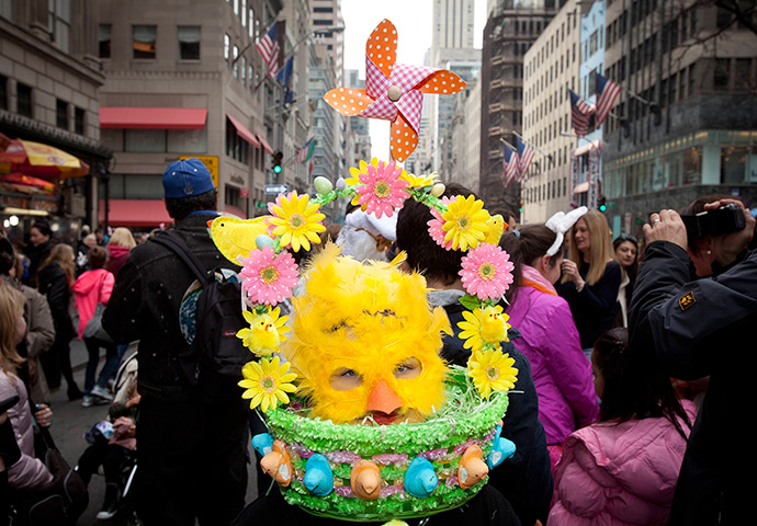 24 hours: New York, US: Max Kalba poses for a photo during the Easter bonnet parade
