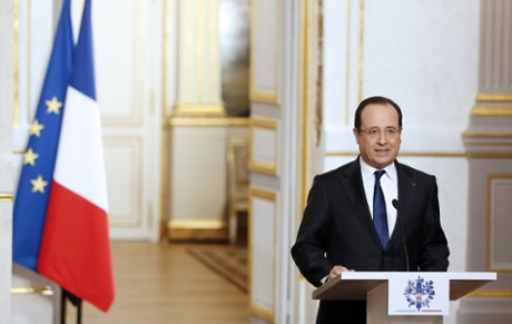 French President Francois Hollande attends a news conference following the weekly cabinet meeting at the Elysee Palace in Paris, April 10, 2013.