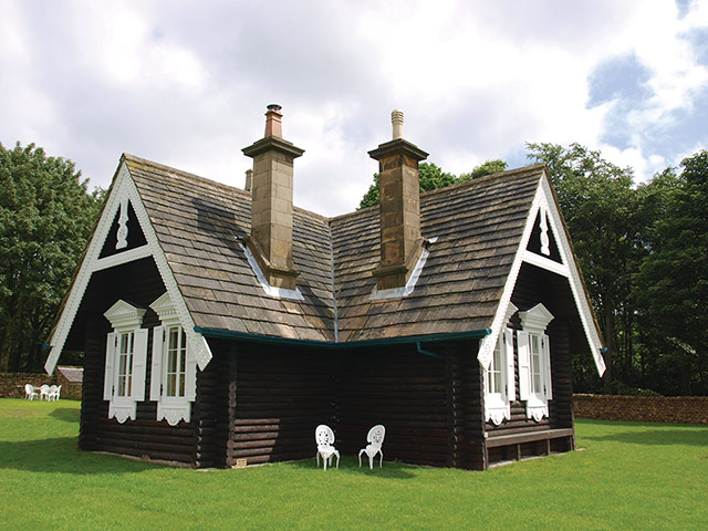 Cottages Derbyshire: Russian Cottage Chatsworth