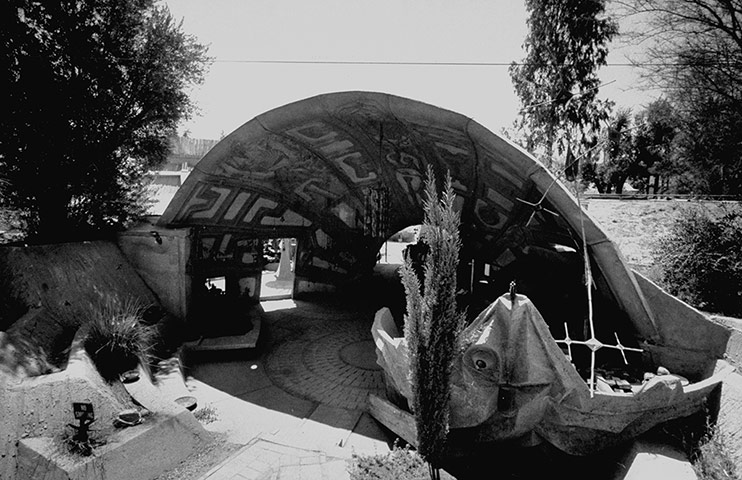 Paolo Soleri: Paolo Soleri's workshop at Cosanti, Arizona 