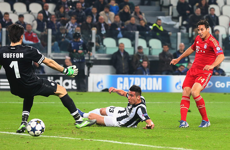 Juve v Bayern 2: Claudio Pizarro scores