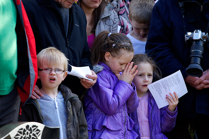 maltby colliery closes: Children from the village take part in prayers during the memorial service