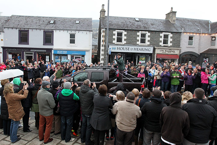 best of the week: Grand National winning Jockey Ryan Mania during a homecoming parade 