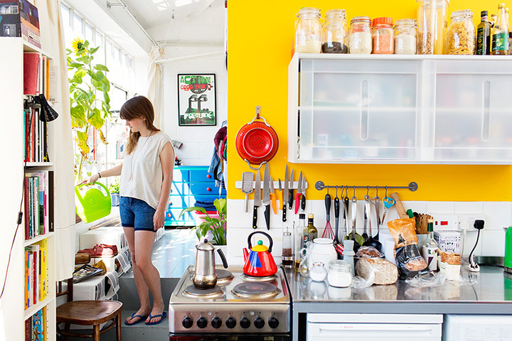 The Selby: Stephen/Holly: Holly in the hall