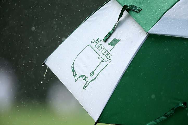Augusta day 2: Umbrella and rain at the Masters 
