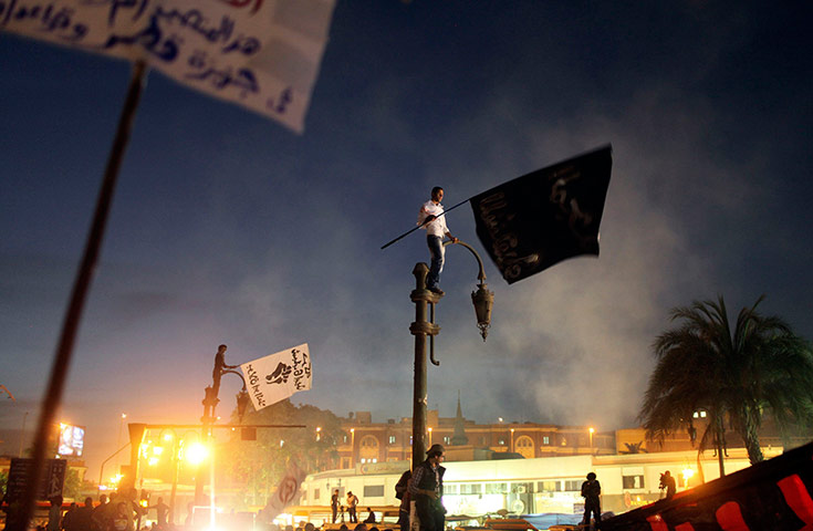 20 Photos: Protester on a street light in Cairo