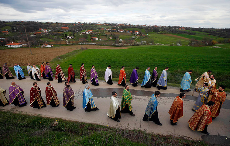 24 Hours: Priests at the funeral ceremony of shooting victims Velika Ivanca