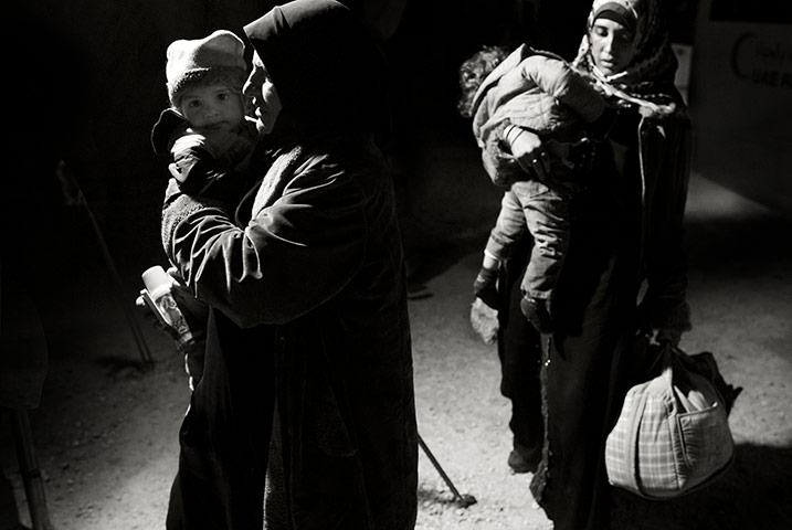 Giles Duley: Syrian refugees reach Jordan