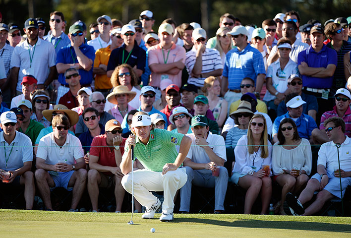 golf day 3: Brandt Snedeker lines up a putt the 18th