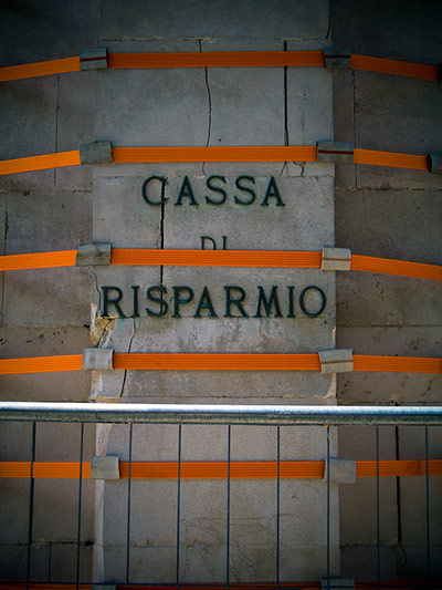 Your Pictures - parallel: building supported by orange bands