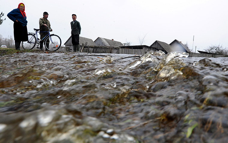 24 hours: Khvoensk, Belarus : People look at a stream during spring floods 