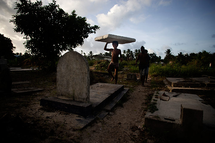 Kiribati: Sea level rising threaten Pacific Islands