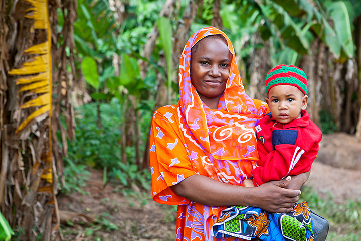A mother with her young child in Zanzibar