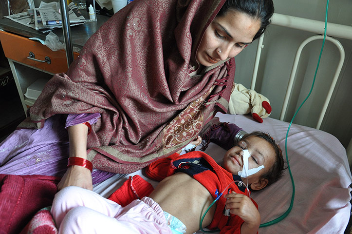 Two-year-old Falak Naz recovering from pneumonia in hospital with her mother