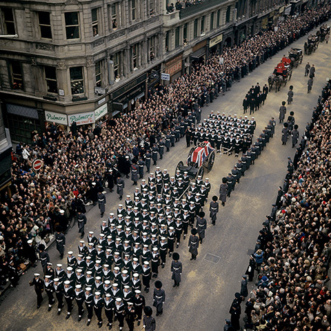 Churchill comparison: Crowds cram the pavements for Sir Winston Churchill 