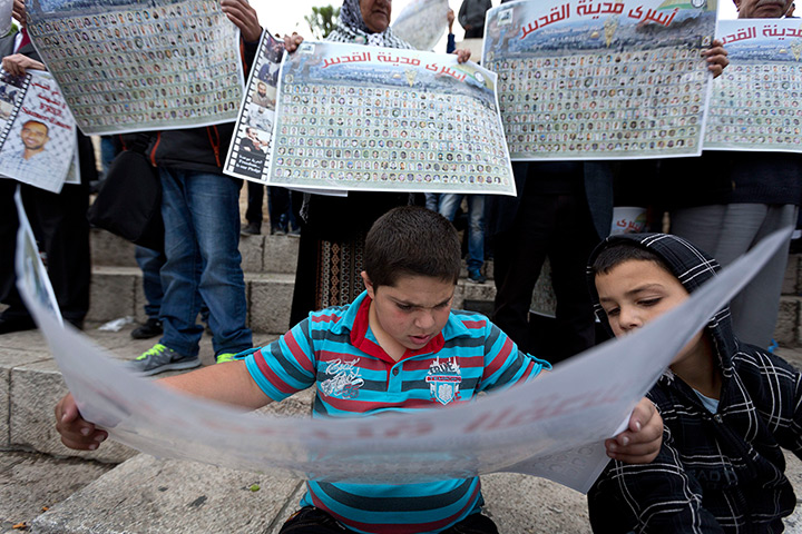 24 hours: Jerusalem: Two Palestinian children look at a large poster