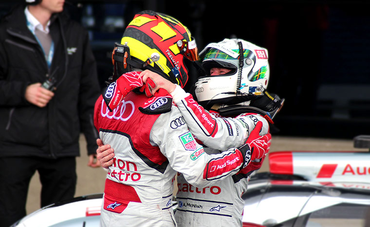 silverstone: Allan McNish embraces Benoît Tréluyer