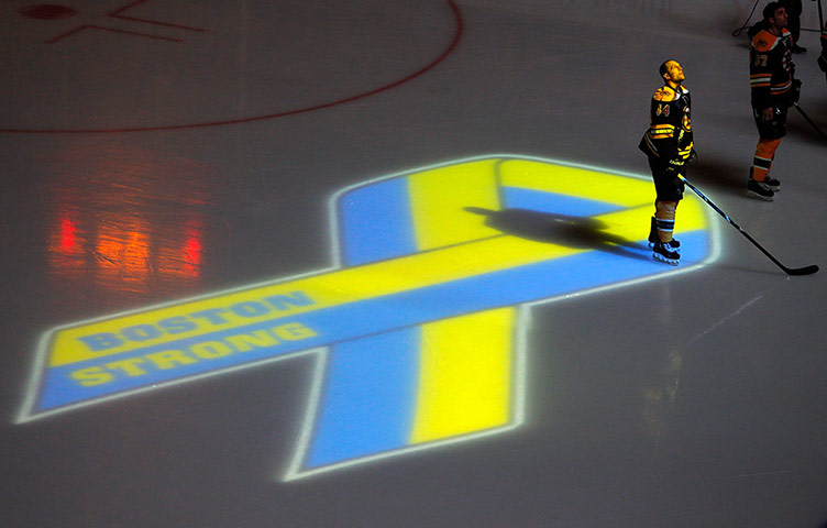 Best of sport 19/04/2013: Boston Bruins Seidenberg observes a moment of silence