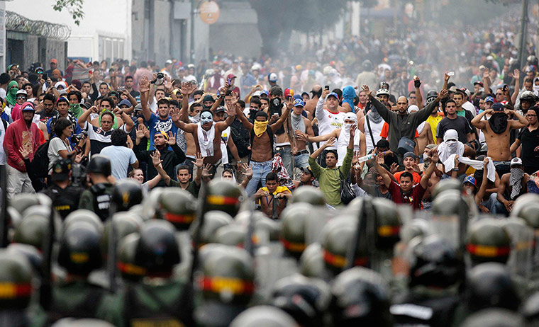 20 Photos: Supporters of Henrique Capriles face off against riot police in Caracas