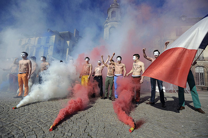 24 Hours: Members of the anti-gay marriage group Hommen, demonstrate in Rennes