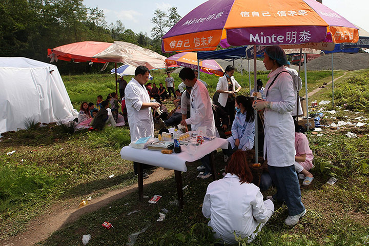 China: Medical personnel offer help to local residents