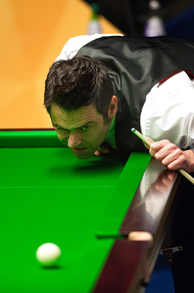 ronnie O'sullivan: Ronnie O'Sullivan lines up a shot