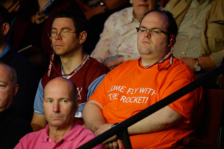 ronnie O'sullivan: Ronnie O'Sullivan fan inside the  Crucible
