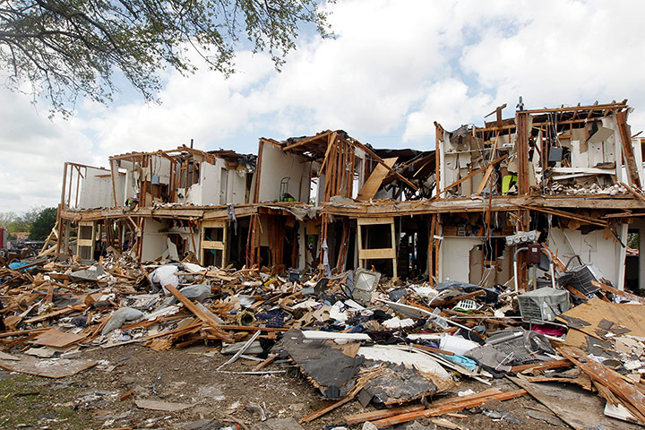 24 hours in pictures: A destroyed apartment complex