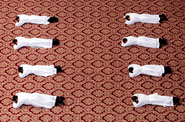 24 hours in pictures: Pope Francis leads priestly ordinations