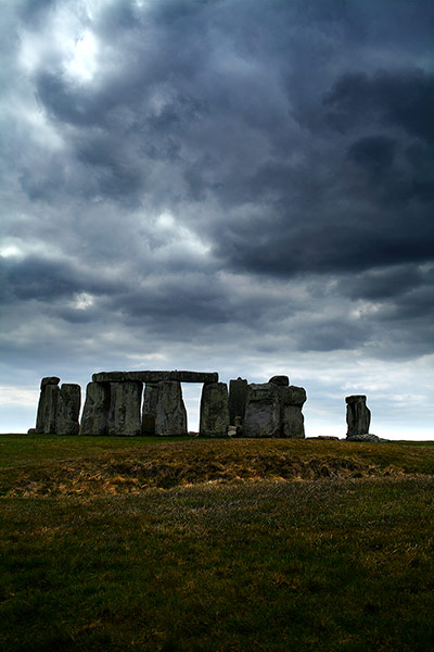 your pictures - post : picture of stonehenge with very overcast sky