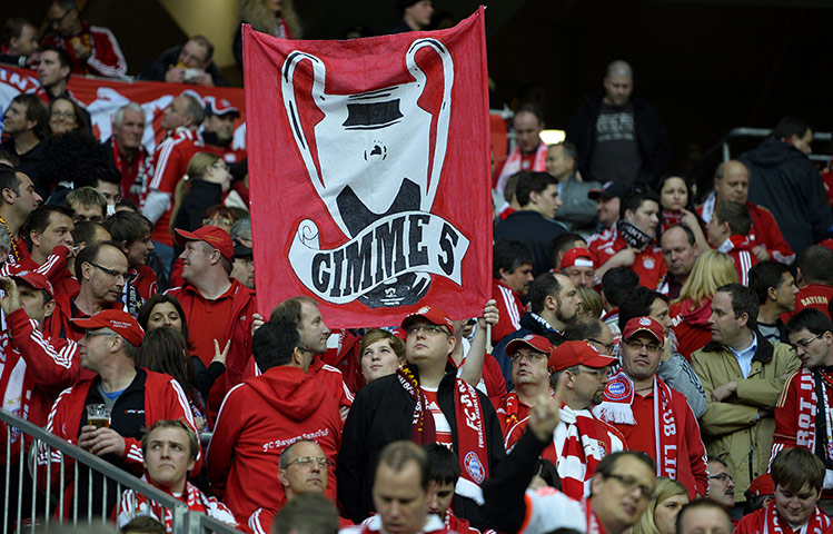 Bayern versus Barca: Bayern Munich supporters cheer