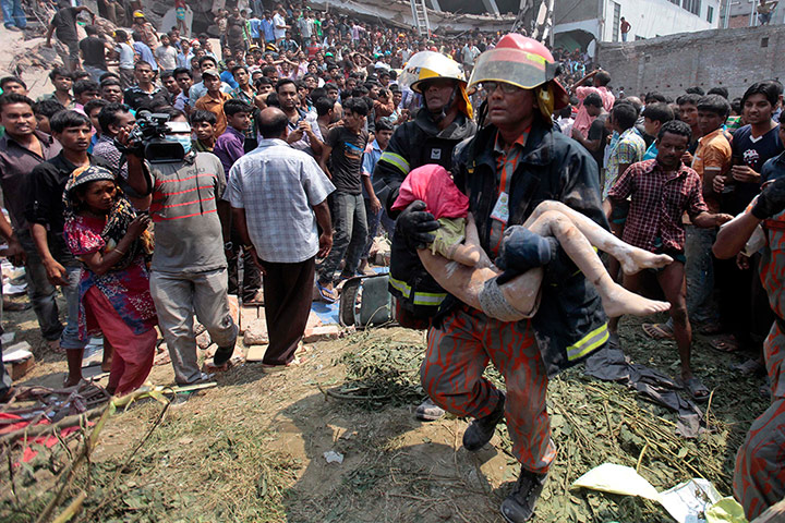 Building collapse: rescuers carry a victim