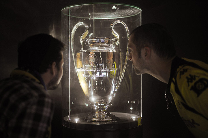 Dort v Real: Borussia Dortmund fans look at a replica of the Champions League trophy