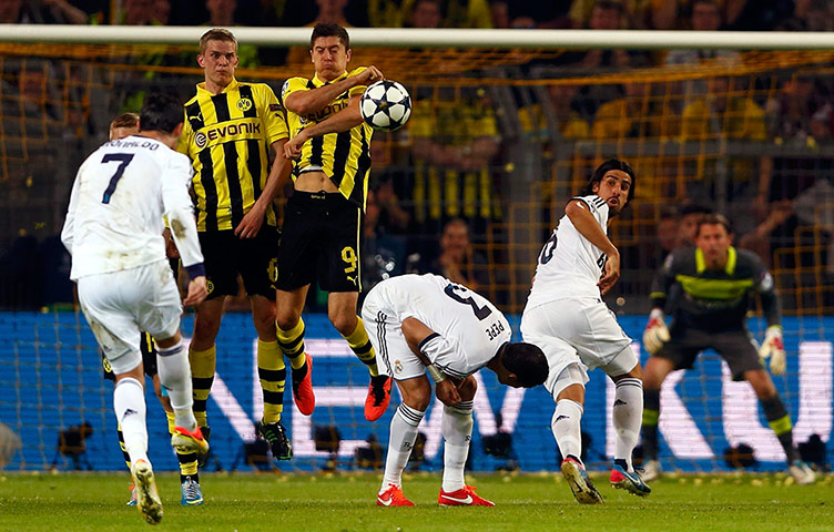 Dort v Real: Real Madrid's Cristiano Ronaldo shoots a free kick