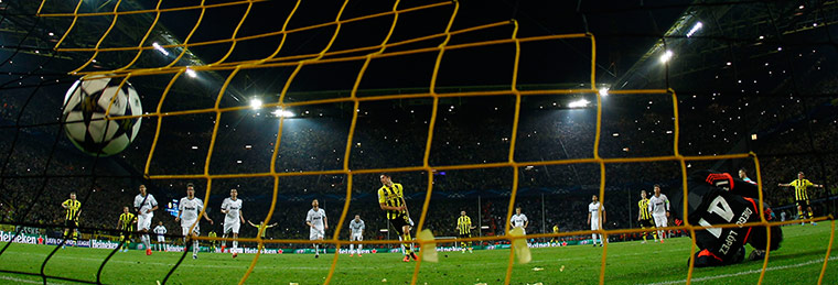 Dortmund v Real 2: Borussia Dortmund's Lewandowski scores a penalty against Real Madrid 