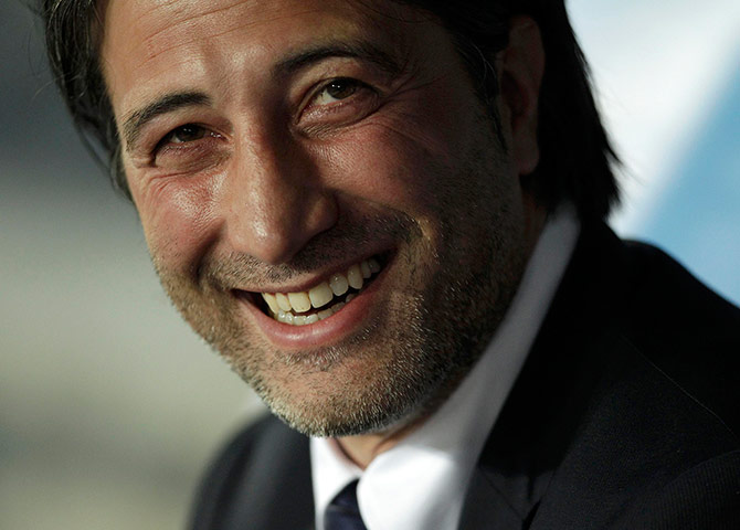 Chelsea: FC Basel's coach Yakin smiles 