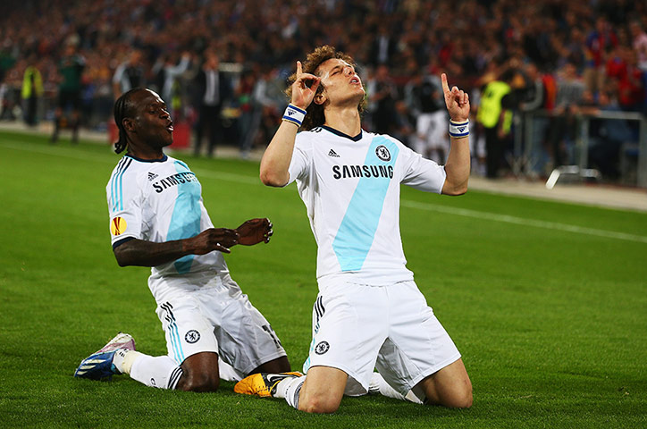 Basel versus Chelsea 2: David Luiz and Victor Moses celebrate